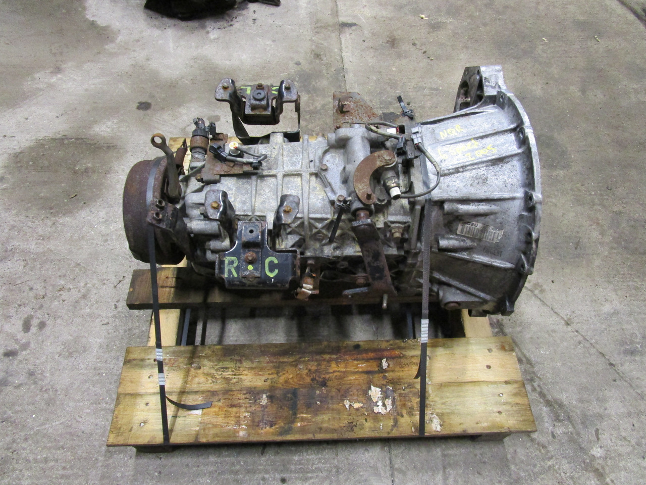 ISUZU NQR 6 SPEED MANUAL GEARBOX - Menjalnik za Tovornjak: slika 1 ISUZU NQR 6 SPEED MANUAL GEARBOX - Menjalnik za Tovornjak: slika 1
