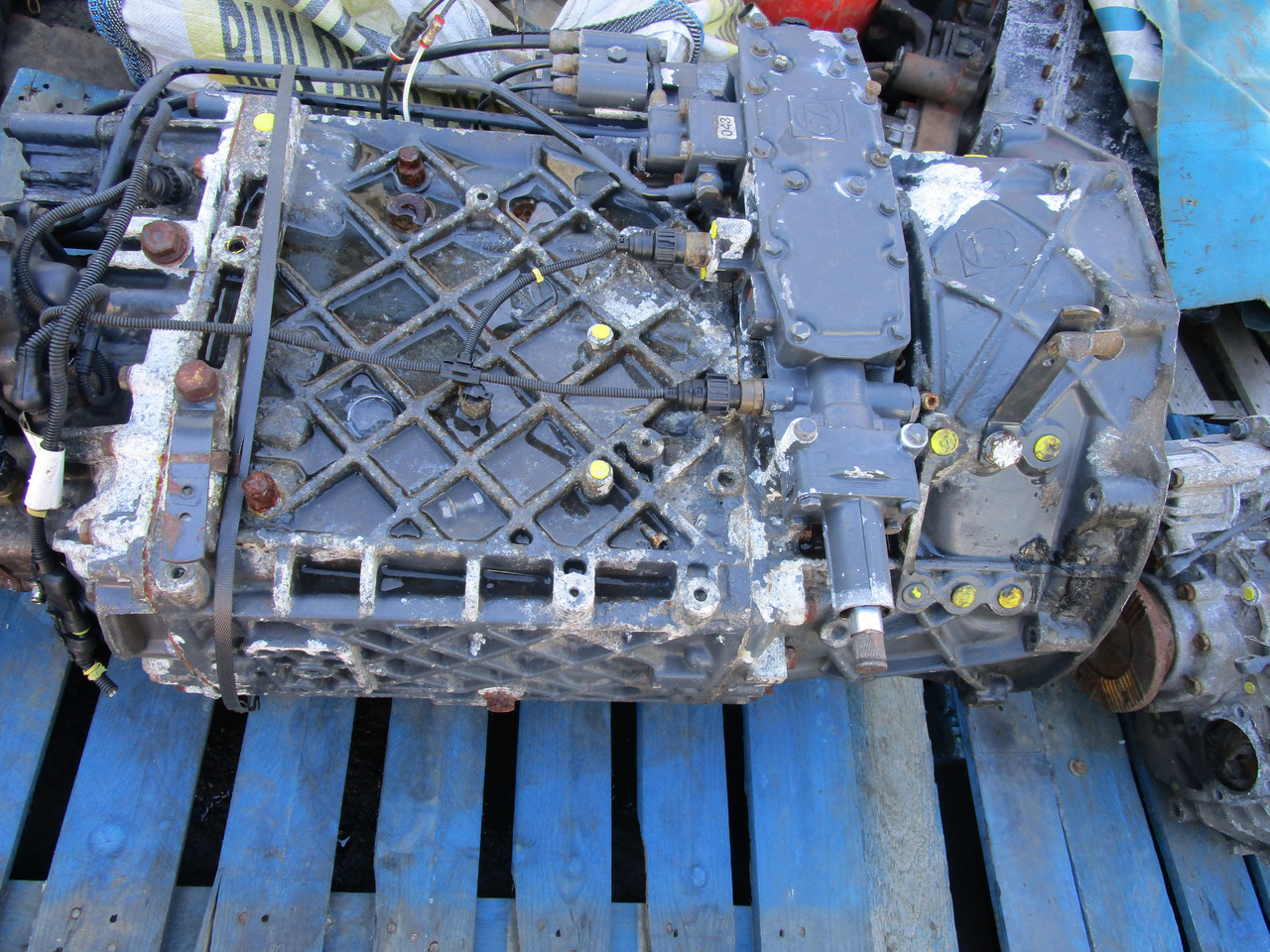 IVECO TREKKER ZF 16 SPEED MANUAL GEARBOX 16S 1620TD - Menjalnik za Tovornjak: slika 3 IVECO TREKKER ZF 16 SPEED MANUAL GEARBOX 16S 1620TD - Menjalnik za Tovornjak: slika 3