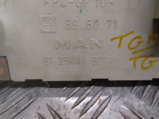 MAN TGM/TGS FUSEBOARD 81.25444.6074 - Električni sistem za Tovornjak: slika 2 MAN TGM/TGS FUSEBOARD 81.25444.6074 - Električni sistem za Tovornjak: slika 2