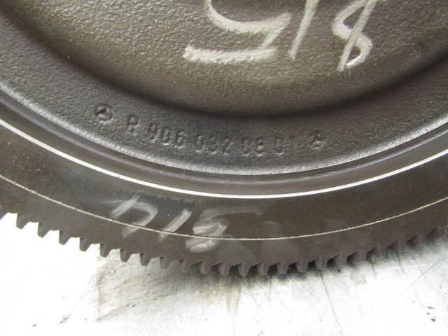 MERCEDES VARIO/814 FLYWHEEL P/NO R9060320801 - Vztrajnik za Tovornjak: slika 2 MERCEDES VARIO/814 FLYWHEEL P/NO R9060320801 - Vztrajnik za Tovornjak: slika 2