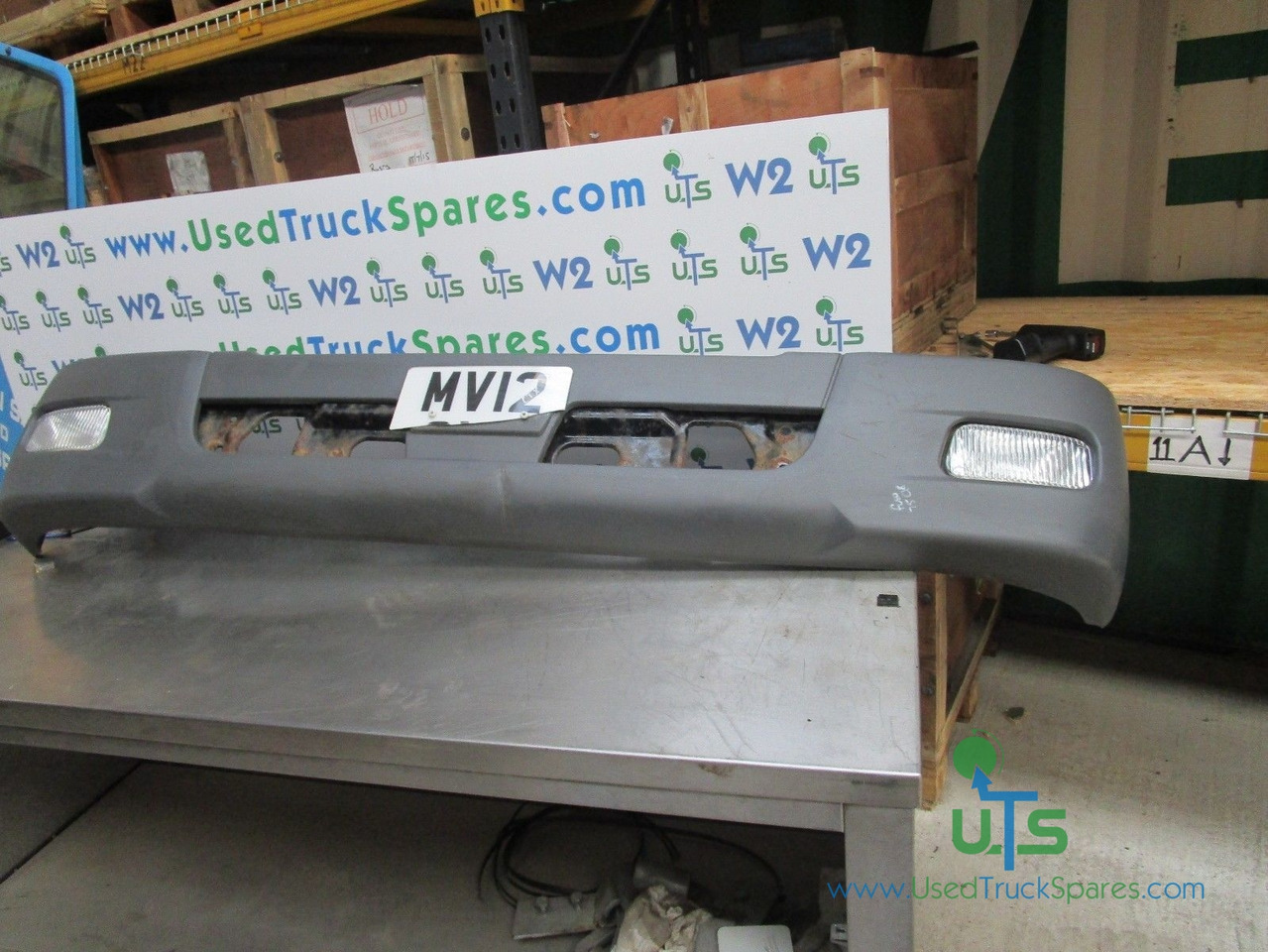 MITSUBISHI CANTER 75C FRONT BUMPER + FOG LIGHTS - Kabina in notranjost za Tovornjak: slika 1 MITSUBISHI CANTER 75C FRONT BUMPER + FOG LIGHTS - Kabina in notranjost za Tovornjak: slika 1
