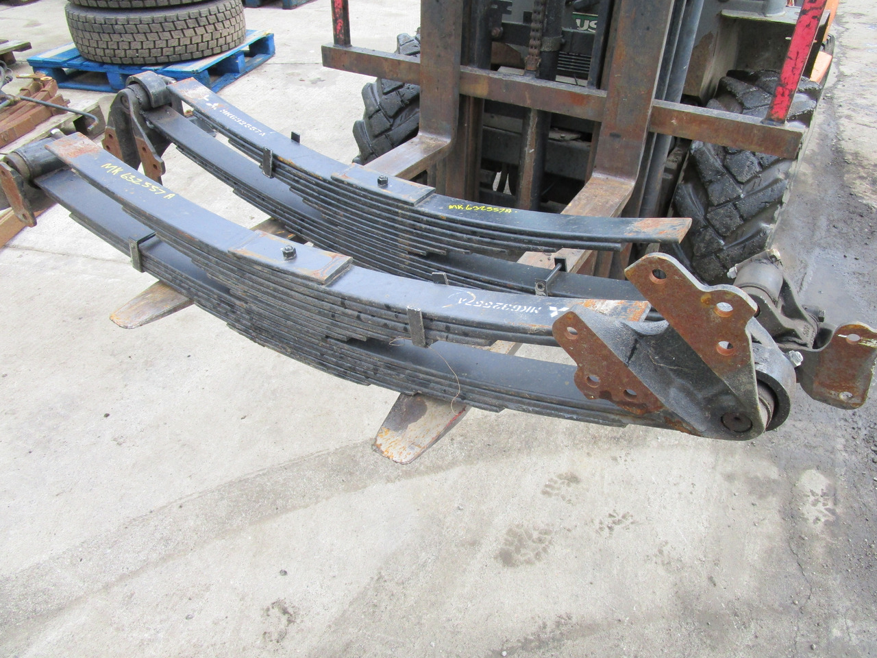 MITSUBISHI FUSO 8T REAR SPRINGS MK632557 - Vzmetenje za Tovornjak: slika 4 MITSUBISHI FUSO 8T REAR SPRINGS MK632557 - Vzmetenje za Tovornjak: slika 4
