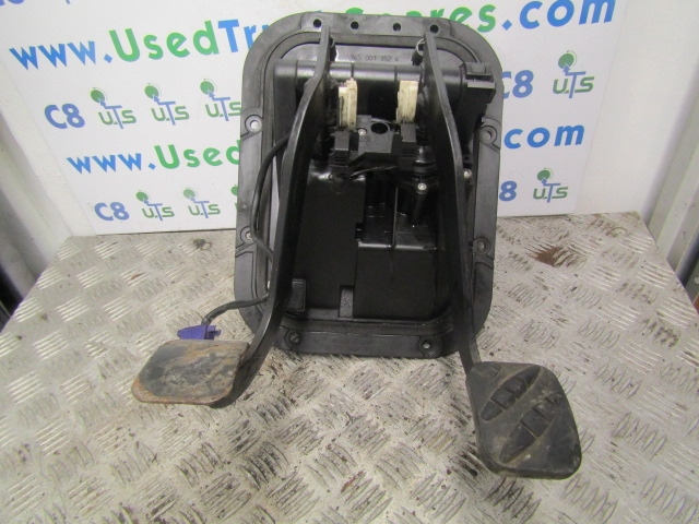 RENAULT MIDLUM DCI PEDAL BOX INC BRAKE VALVE + CLUTCH CYLINDER - Kabina in notranjost za Tovornjak: slika 1 RENAULT MIDLUM DCI PEDAL BOX INC BRAKE VALVE + CLUTCH CYLINDER - Kabina in notranjost za Tovornjak: slika 1