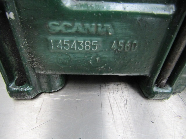 SCANIA 144/164 V8 INLET MANIFOLD P/NO 1454384/4560 - Motor in deli za Tovornjak: slika 3 SCANIA 144/164 V8 INLET MANIFOLD P/NO 1454384/4560 - Motor in deli za Tovornjak: slika 3