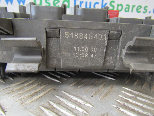VOLVO FE FUSEBOARD COMPLETE P/NO 518849401 - Električni sistem za Tovornjak: slika 2 VOLVO FE FUSEBOARD COMPLETE P/NO 518849401 - Električni sistem za Tovornjak: slika 2