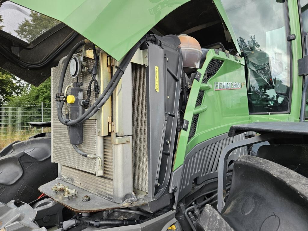 Fendt 824 Vario ProfiPlus - Traktor: slika 4 Fendt 824 Vario ProfiPlus - Traktor: slika 4