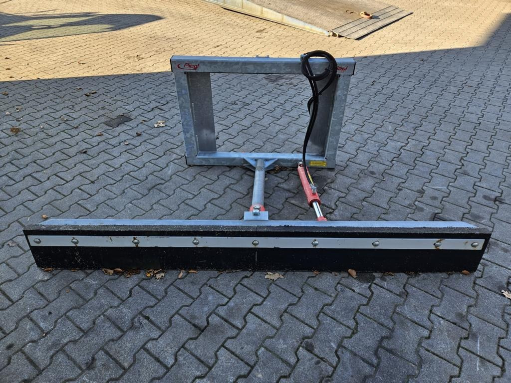 Fliegl Gummi-Schiebeschild - Sprednji nakladalnik za traktor: slika 1 Fliegl Gummi-Schiebeschild - Sprednji nakladalnik za traktor: slika 1