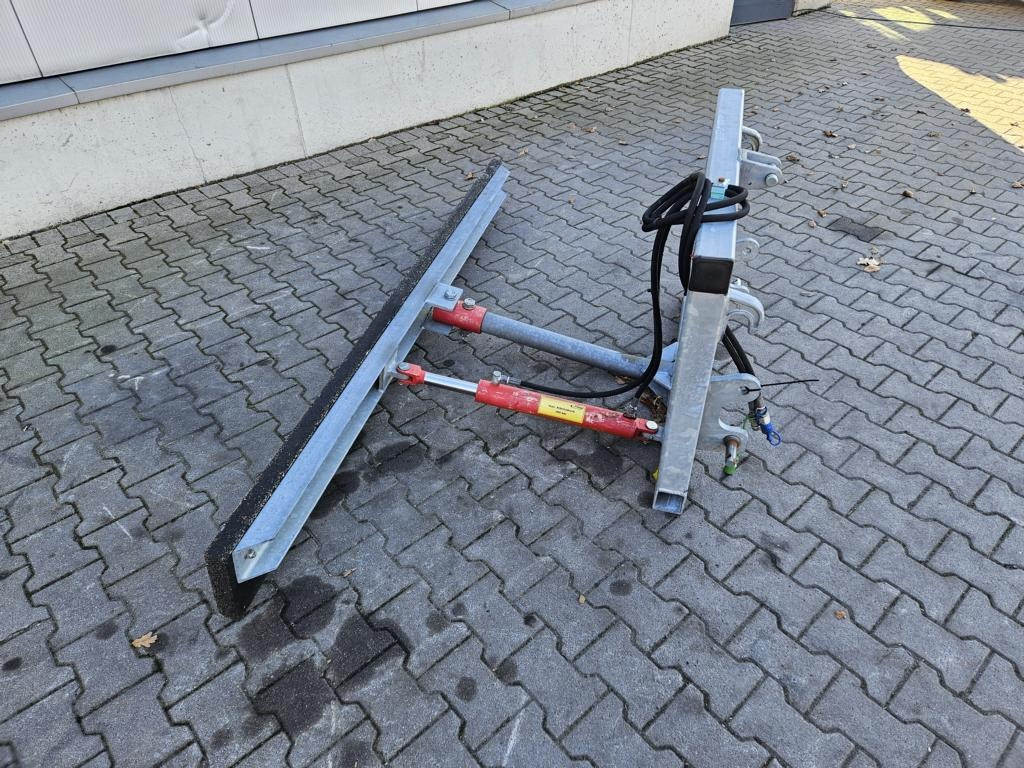 Fliegl Gummi-Schiebeschild - Sprednji nakladalnik za traktor: slika 4 Fliegl Gummi-Schiebeschild - Sprednji nakladalnik za traktor: slika 4