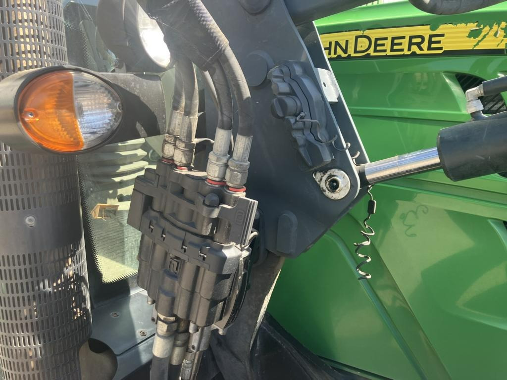 John Deere 6125R - Traktor: slika 2 John Deere 6125R - Traktor: slika 2