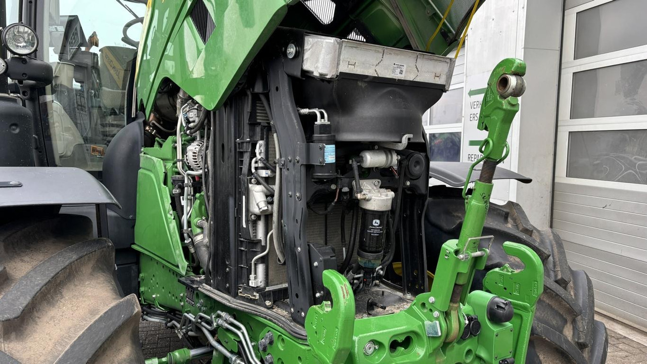 John Deere 6R215 - Traktor: slika 2 John Deere 6R215 - Traktor: slika 2