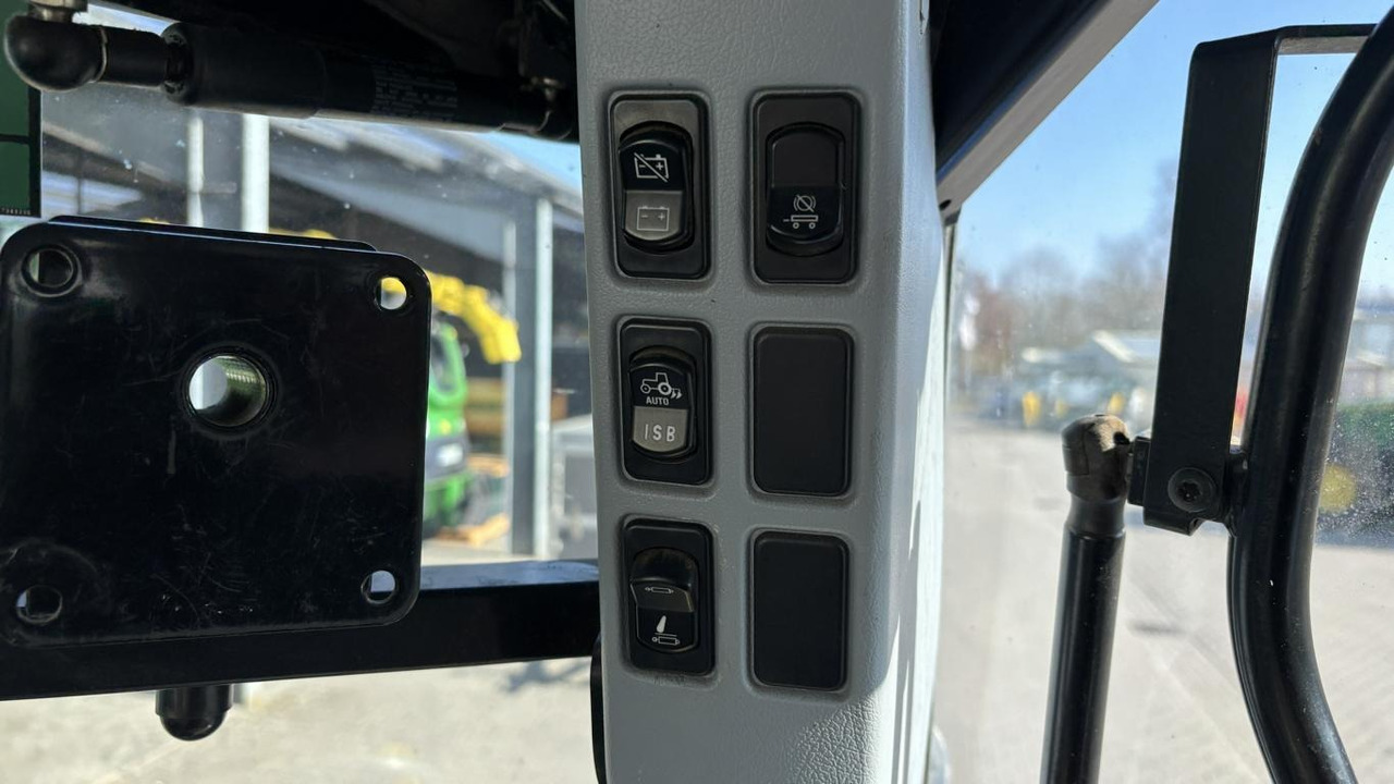 New Holland T 7.210 - Traktor: slika 4 New Holland T 7.210 - Traktor: slika 4