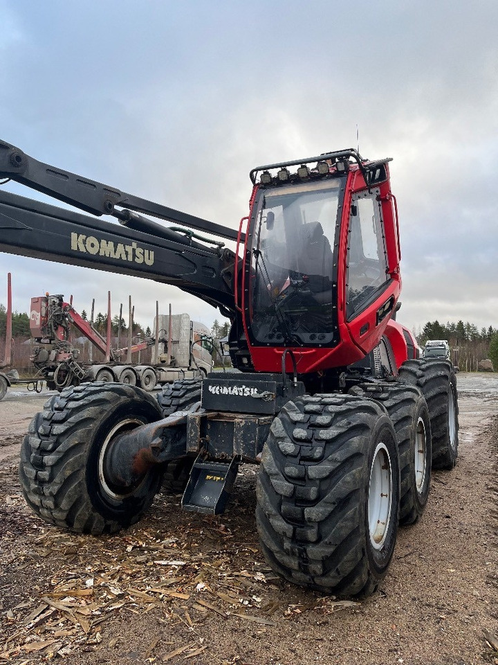 Komatsu 911 - Gozdarski kombajn: slika 1 Komatsu 911 - Gozdarski kombajn: slika 1