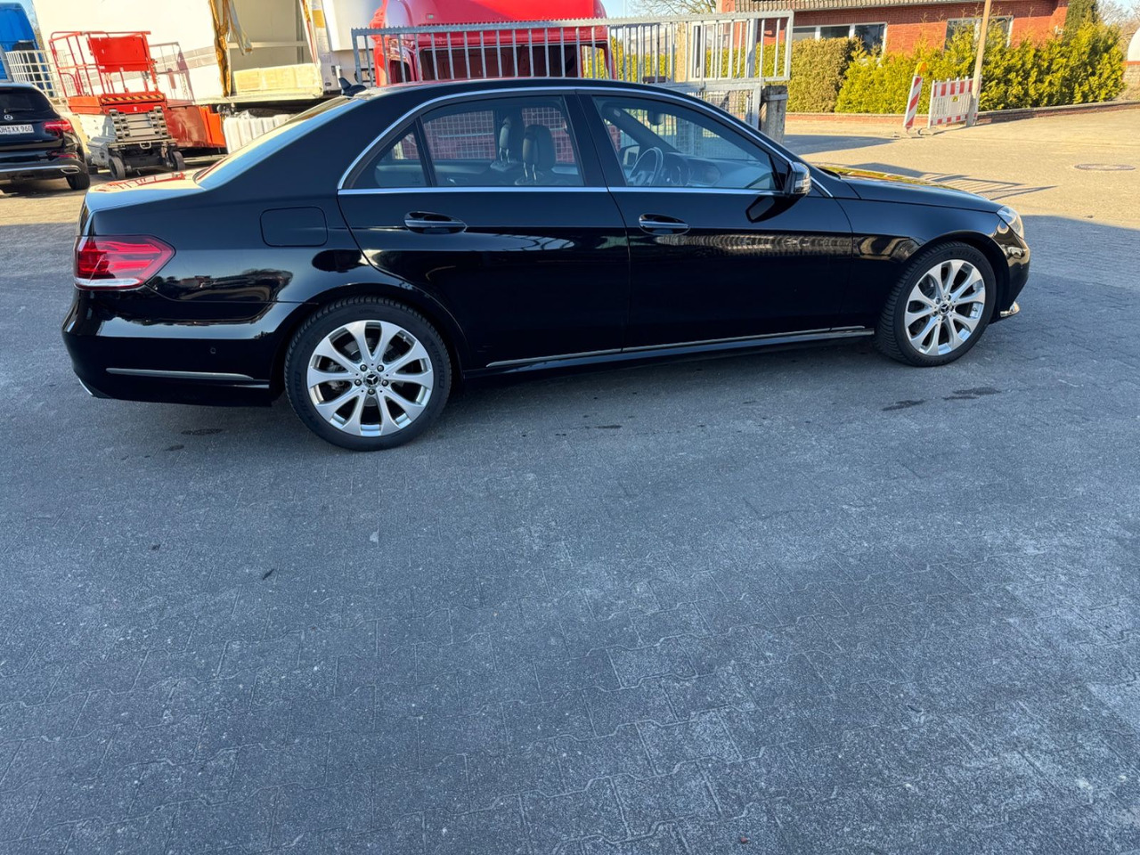 Mercedes-Benz E 350 BlueTec 4Matic Leder/Camera /AHK / Keyless - Limuzina: slika 4 Mercedes-Benz E 350 BlueTec 4Matic Leder/Camera /AHK / Keyless - Limuzina: slika 4