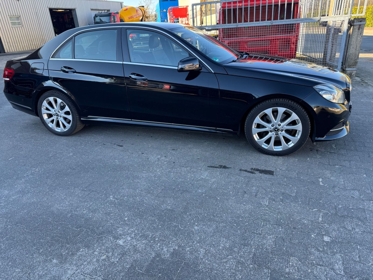 Mercedes-Benz E 350 BlueTec 4Matic Leder/Camera /AHK / Keyless - Limuzina: slika 3 Mercedes-Benz E 350 BlueTec 4Matic Leder/Camera /AHK / Keyless - Limuzina: slika 3