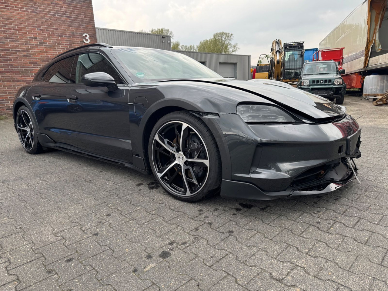 Porsche Taycan Cross Turismo 4 NUR 450 KM!! - Avtomobil: slika 1 Porsche Taycan Cross Turismo 4 NUR 450 KM!! - Avtomobil: slika 1