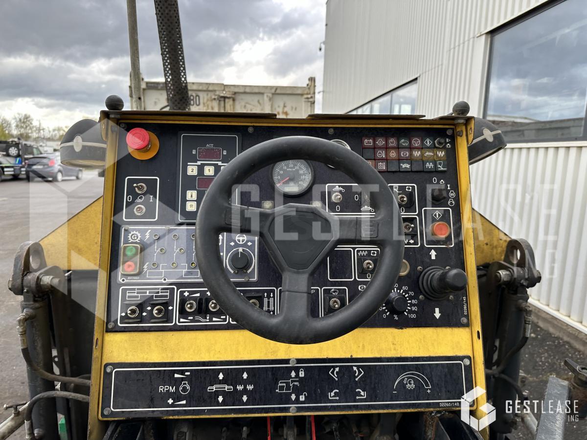 Asfaltni finišer Bomag BF223C: slika 8