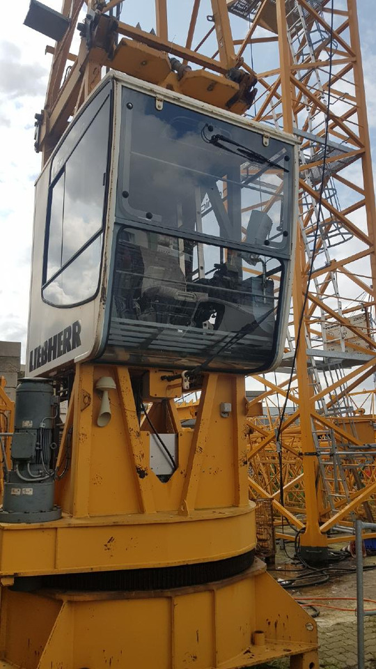 Liebherr 140 EC-H Litronic 2008 - Stolpni žerjav: slika 1 Liebherr 140 EC-H Litronic 2008 - Stolpni žerjav: slika 1