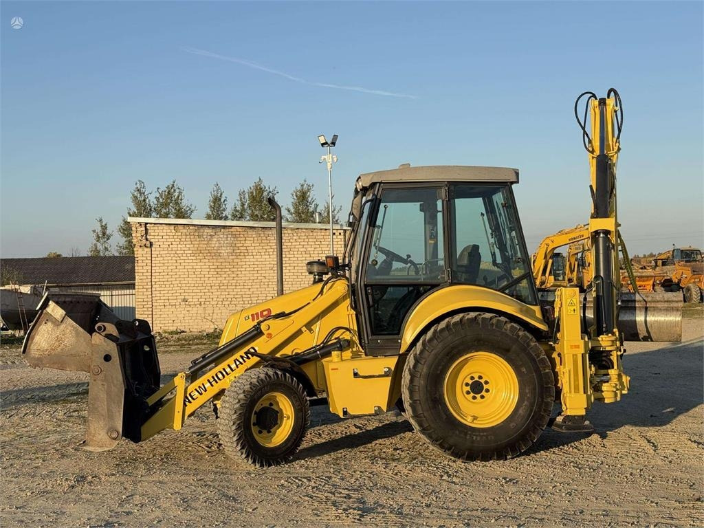 New Holland B 110-4PT , 2 quick couplers - Bager nakladalec: slika 3 New Holland B 110-4PT , 2 quick couplers - Bager nakladalec: slika 3