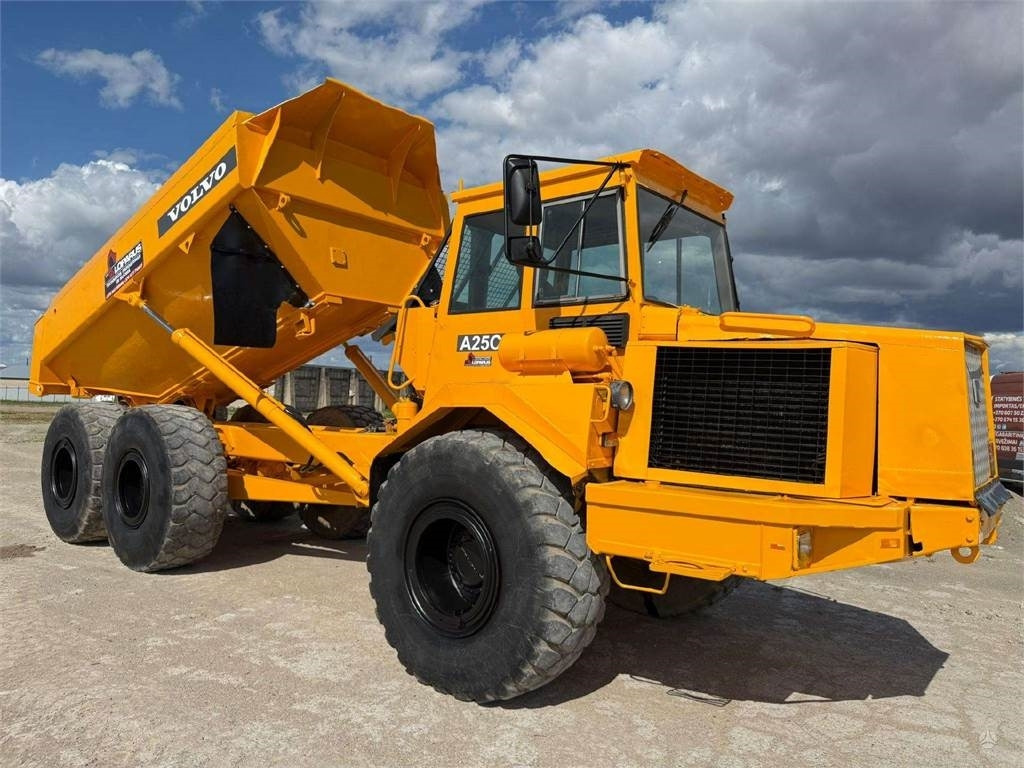 Volvo A25C - Zglobni demper: slika 1 Volvo A25C - Zglobni demper: slika 1