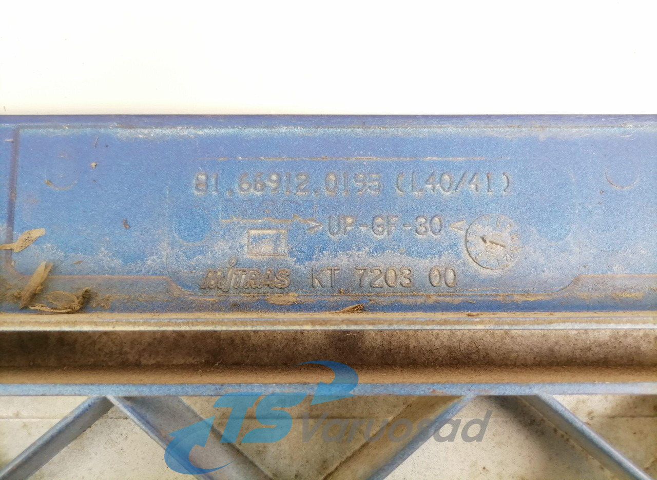 MAN Cab side door 81669120195 - Univerzalni rezervni del za Tovornjak: slika 2 MAN Cab side door 81669120195 - Univerzalni rezervni del za Tovornjak: slika 2