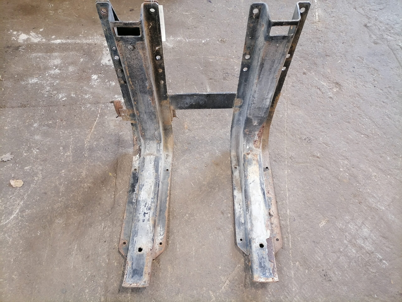 MAN Fuel tank bracket 81418015492 - Rezervoar za gorivo za Tovornjak: slika 2 MAN Fuel tank bracket 81418015492 - Rezervoar za gorivo za Tovornjak: slika 2