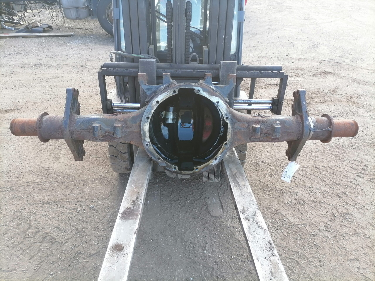 MAN Rear axel housing 81354015434 - Os in deli za Tovornjak: slika 1 MAN Rear axel housing 81354015434 - Os in deli za Tovornjak: slika 1