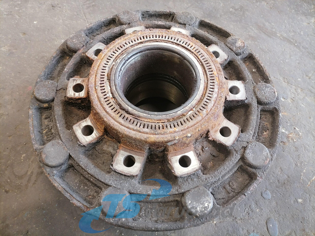 MAN Rear axel hub 81357010155 - Univerzalni rezervni del za Tovornjak: slika 5 MAN Rear axel hub 81357010155 - Univerzalni rezervni del za Tovornjak: slika 5