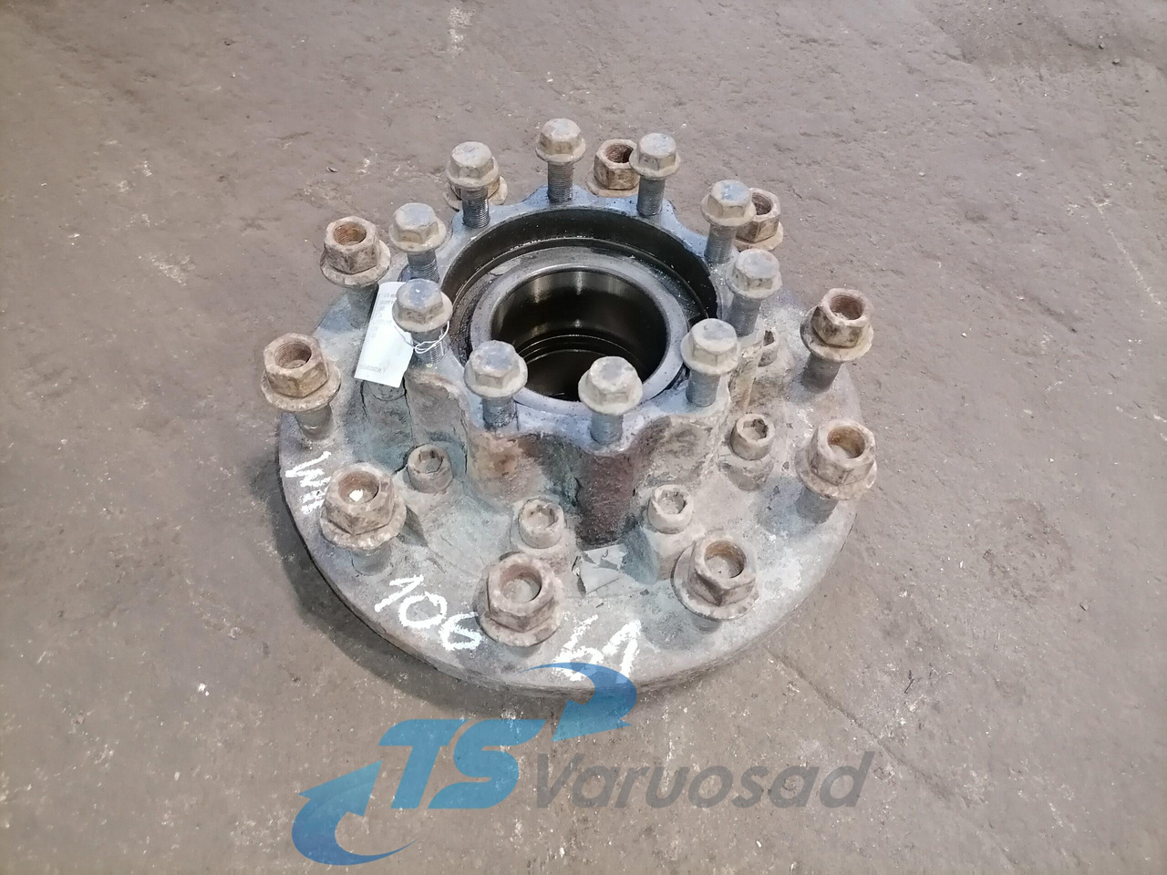 MAN Rear axel hub 81357010155 - Pesto za Tovornjak: slika 1 MAN Rear axel hub 81357010155 - Pesto za Tovornjak: slika 1