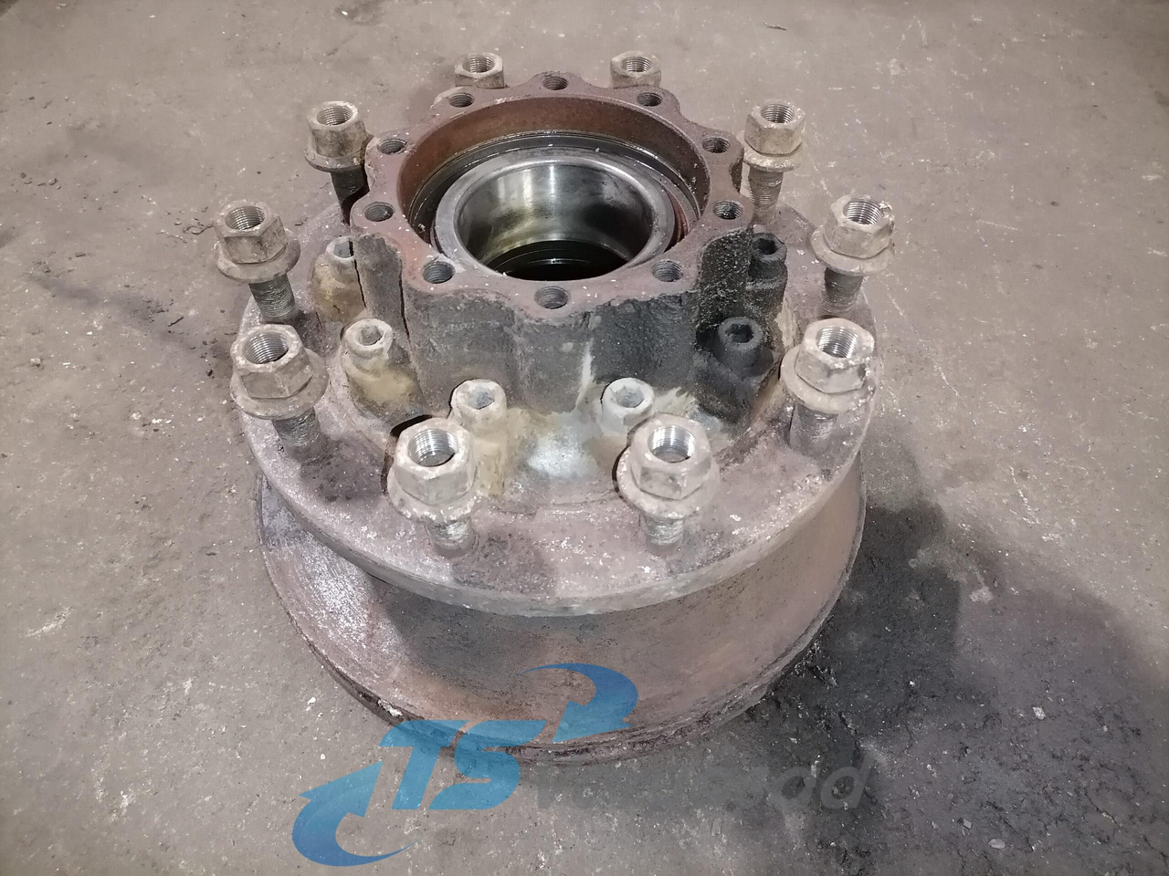 MAN Rear axel hub 81357010155 - Pesto za Tovornjak: slika 1 MAN Rear axel hub 81357010155 - Pesto za Tovornjak: slika 1