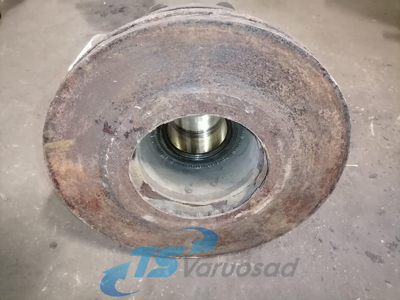 MAN Rear axel hub 81357010155 - Pesto za Tovornjak: slika 4 MAN Rear axel hub 81357010155 - Pesto za Tovornjak: slika 4