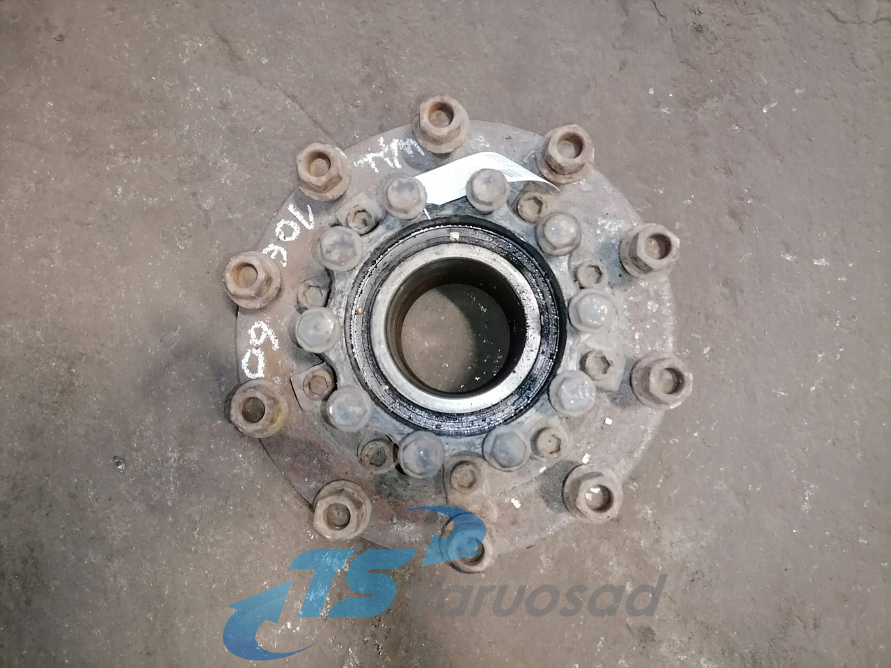MAN Rear axel hub 81357010155 - Pesto za Tovornjak: slika 3 MAN Rear axel hub 81357010155 - Pesto za Tovornjak: slika 3