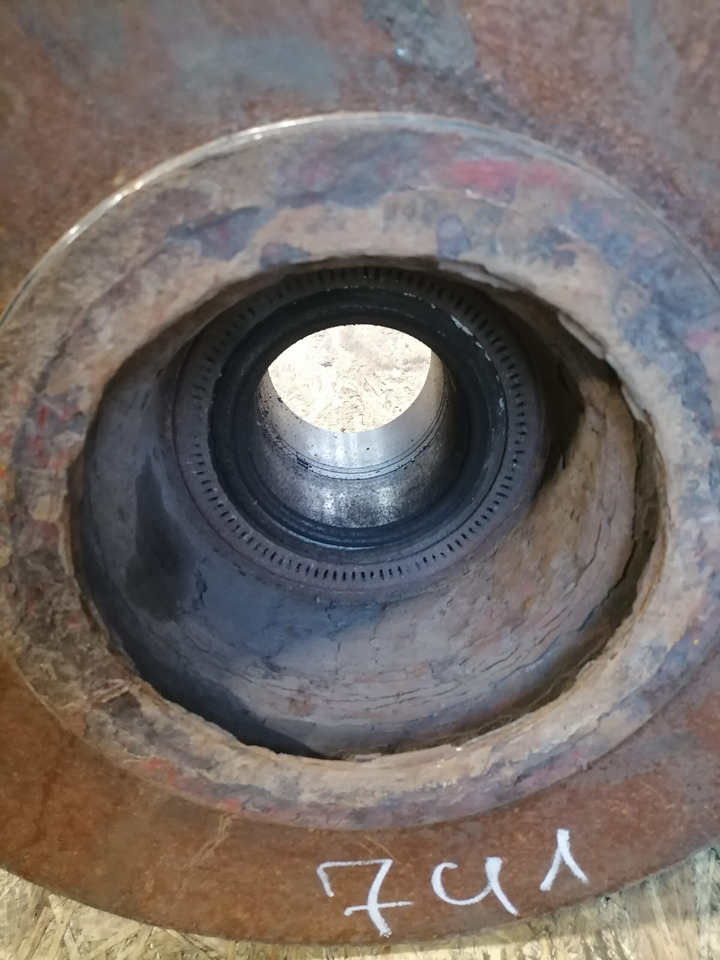 MAN Rear axel hub 81357013155 - Pesto za Tovornjak: slika 2 MAN Rear axel hub 81357013155 - Pesto za Tovornjak: slika 2