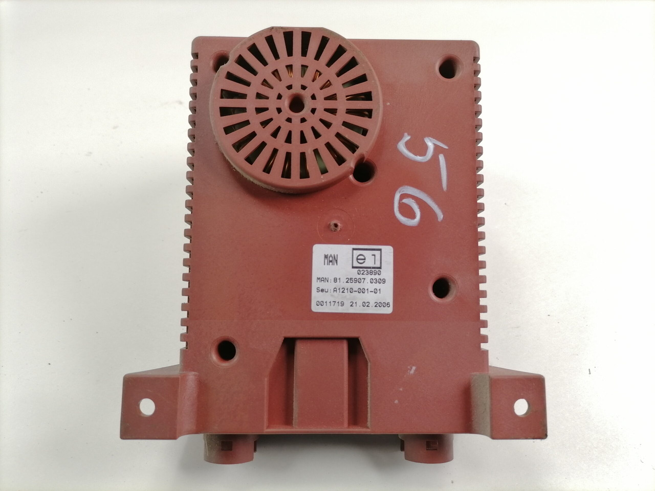 MAN Voltage converter 81259070309 - Električni sistem za Tovornjak: slika 3 MAN Voltage converter 81259070309 - Električni sistem za Tovornjak: slika 3