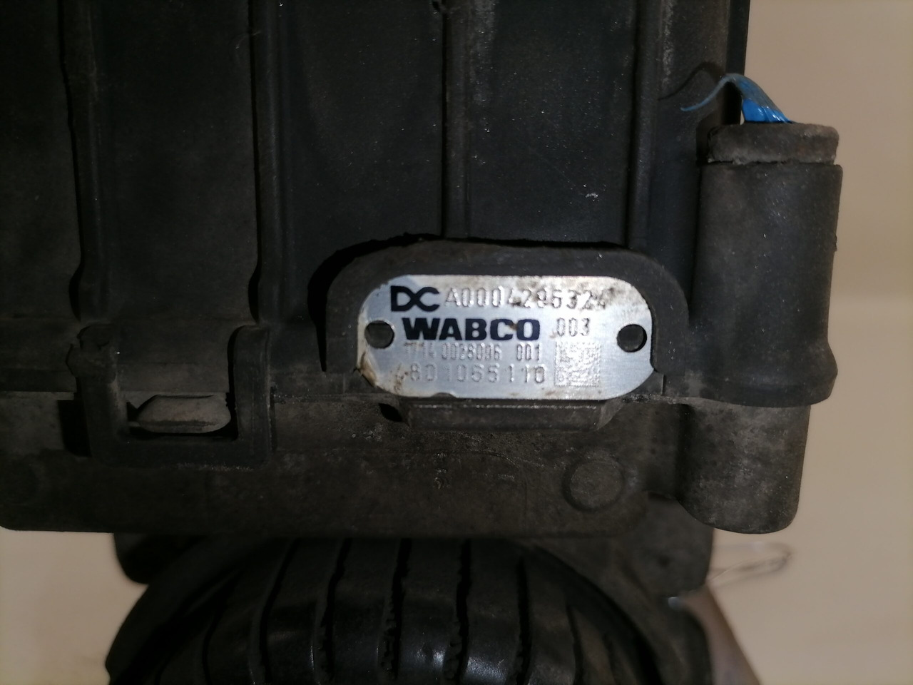 Mercedes-Benz EBS brake valve A0004296324 - Zavorni ventil za Tovornjak: slika 3 Mercedes-Benz EBS brake valve A0004296324 - Zavorni ventil za Tovornjak: slika 3