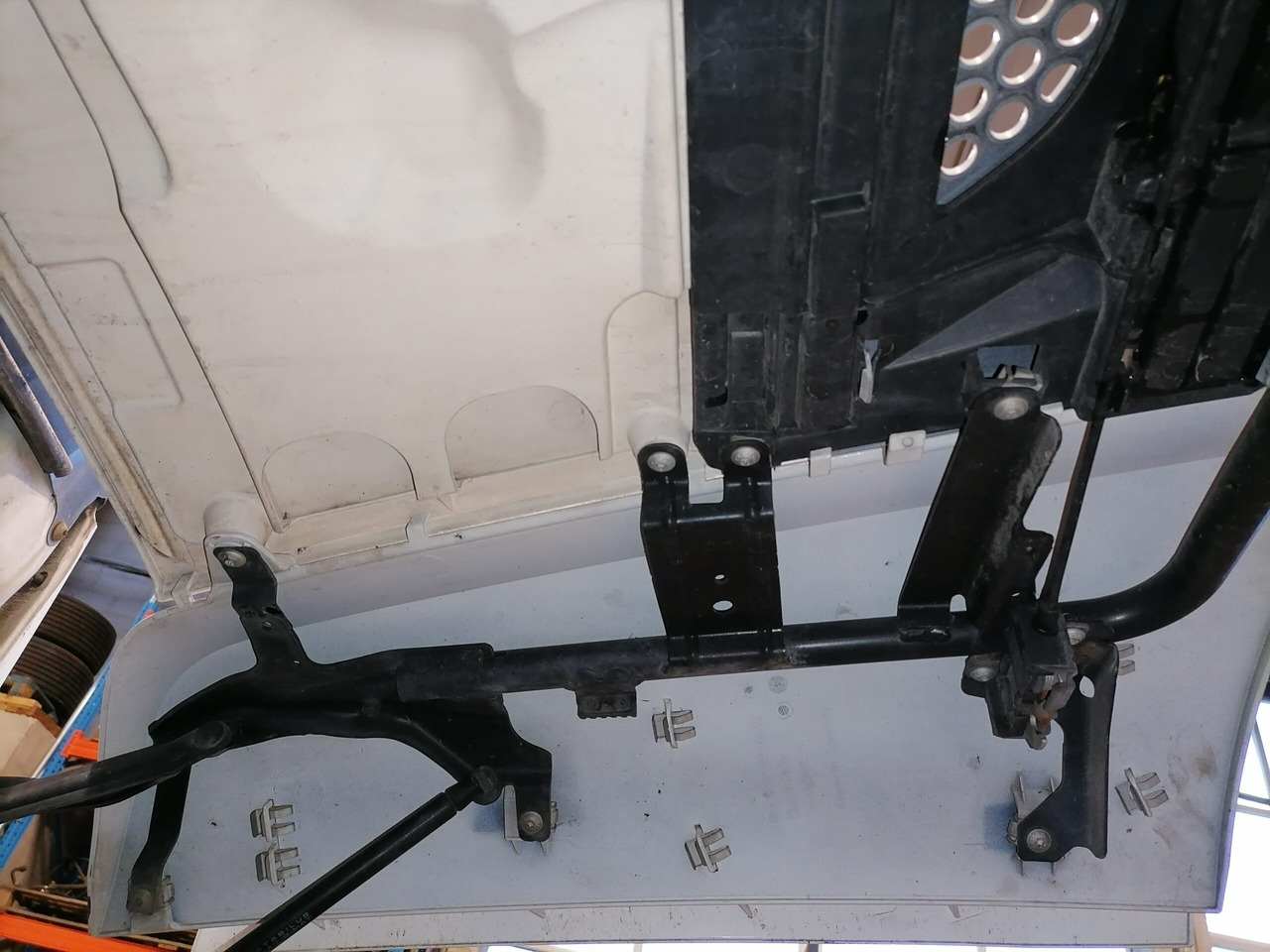 Mercedes-Benz Iluvõre A9607500409 - Rešetka za Tovornjak: slika 4 Mercedes-Benz Iluvõre A9607500409 - Rešetka za Tovornjak: slika 4