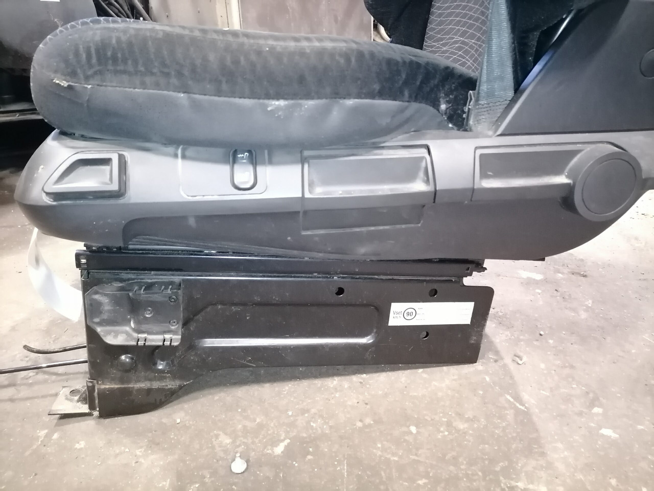 Mercedes-Benz Juhiiste A9609107501 - Sedež za Tovornjak: slika 4 Mercedes-Benz Juhiiste A9609107501 - Sedež za Tovornjak: slika 4