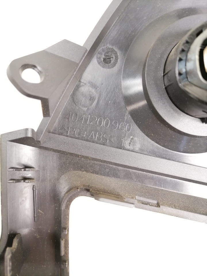 Mercedes-Benz Salongi plastik 4041200960 - Univerzalni rezervni del za Tovornjak: slika 3 Mercedes-Benz Salongi plastik 4041200960 - Univerzalni rezervni del za Tovornjak: slika 3