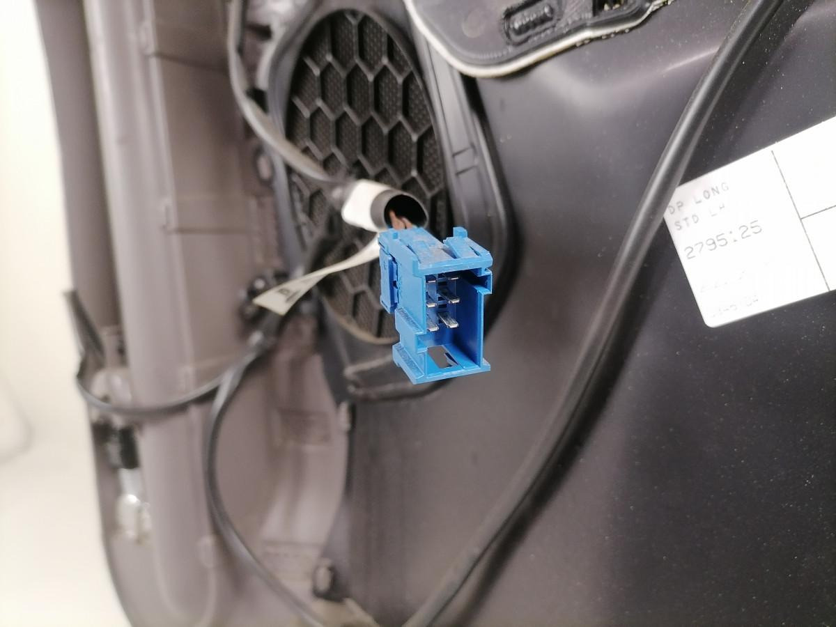 Scania Door trim panel 2795125 - Vrata in deli za Tovornjak: slika 2 Scania Door trim panel 2795125 - Vrata in deli za Tovornjak: slika 2