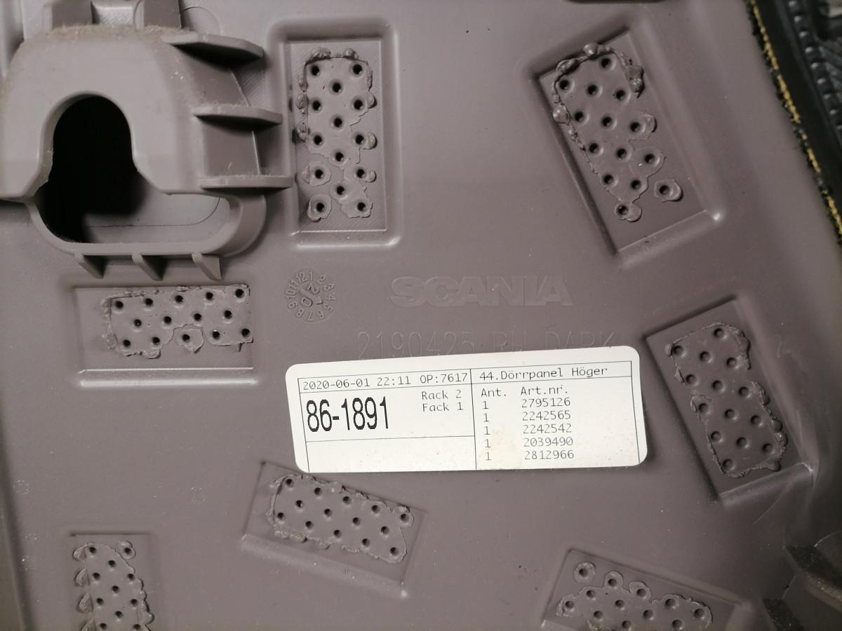 Scania Door trim panel 2795126 - Vrata in deli za Tovornjak: slika 2 Scania Door trim panel 2795126 - Vrata in deli za Tovornjak: slika 2
