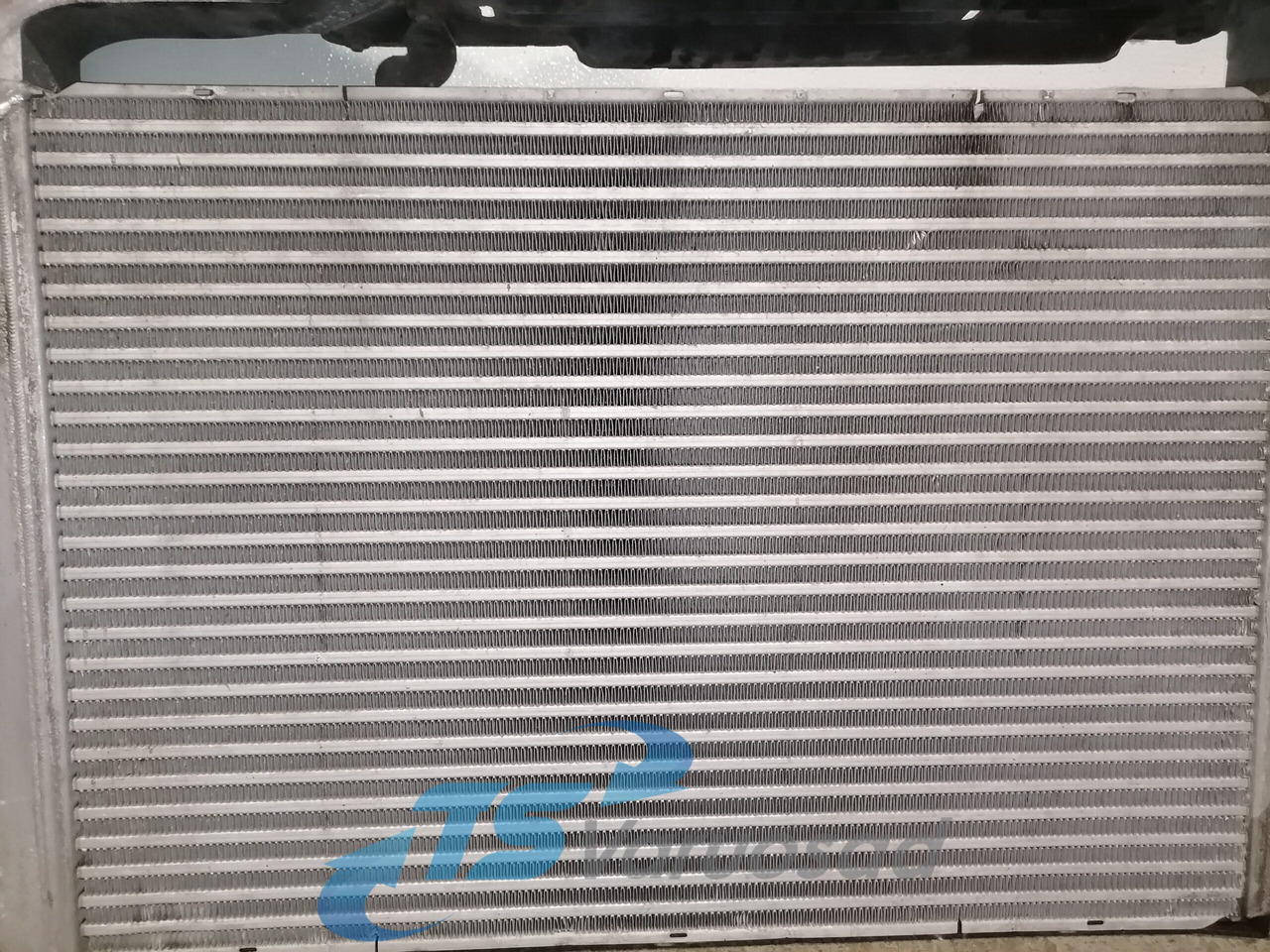 Scania Intercooler radiator 1766618 - Vmesni hladilnik za Tovornjak: slika 4 Scania Intercooler radiator 1766618 - Vmesni hladilnik za Tovornjak: slika 4