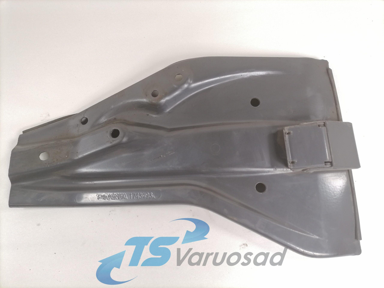 Scania Mudguard bracket 1743493 - Univerzalni rezervni del za Tovornjak: slika 1 Scania Mudguard bracket 1743493 - Univerzalni rezervni del za Tovornjak: slika 1