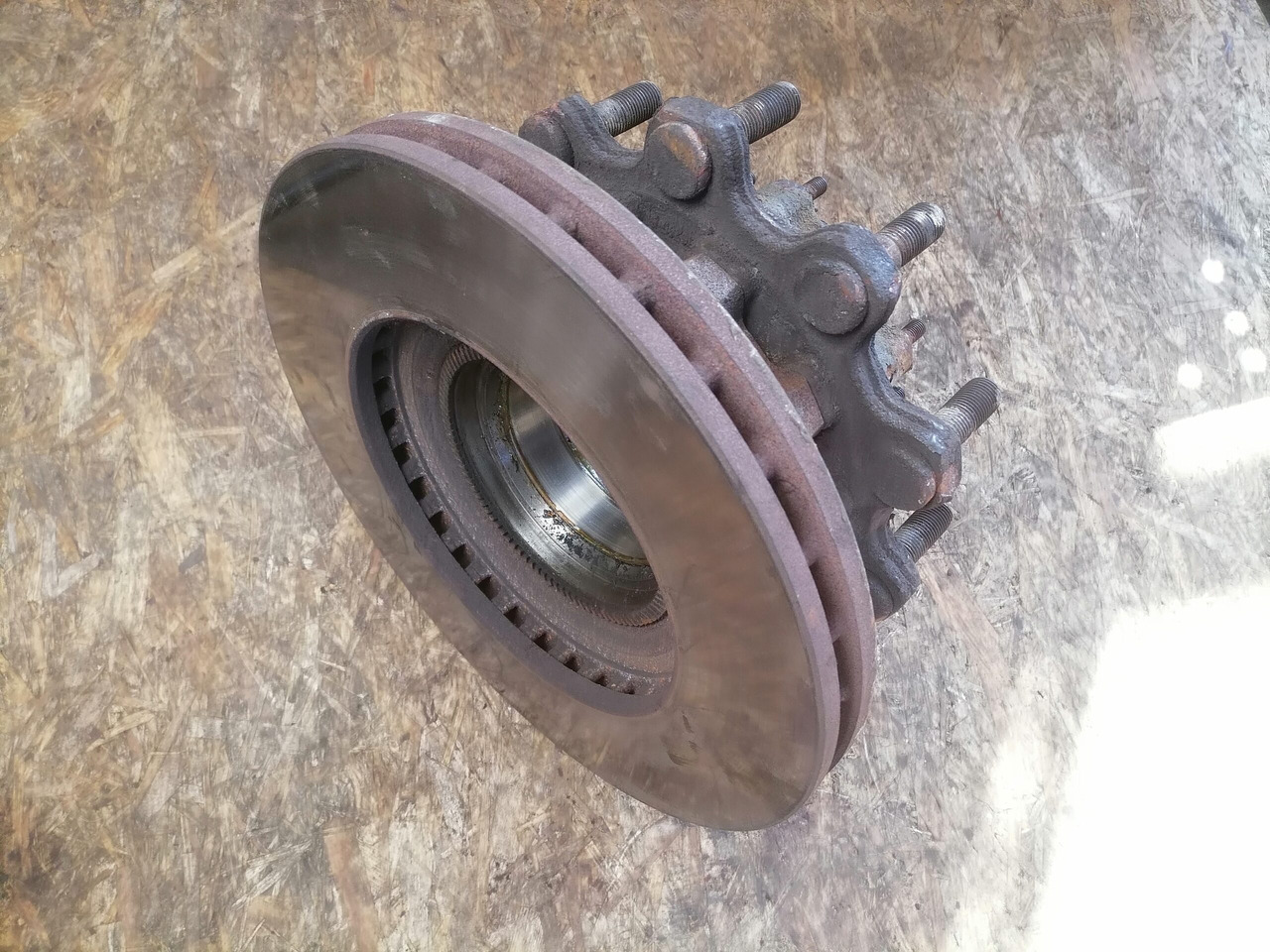 Scania Wheel hub 2290542 - Univerzalni rezervni del za Tovornjak: slika 2 Scania Wheel hub 2290542 - Univerzalni rezervni del za Tovornjak: slika 2