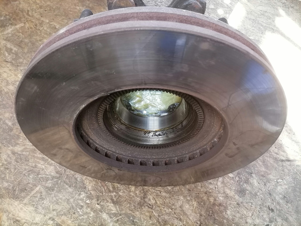 Scania Wheel hub 2290542 - Univerzalni rezervni del za Tovornjak: slika 3 Scania Wheel hub 2290542 - Univerzalni rezervni del za Tovornjak: slika 3