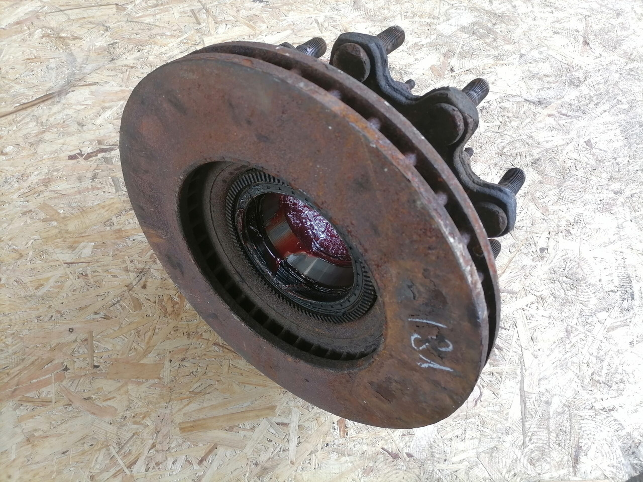 Scania Wheel hub 2290542 - Univerzalni rezervni del za Tovornjak: slika 2 Scania Wheel hub 2290542 - Univerzalni rezervni del za Tovornjak: slika 2