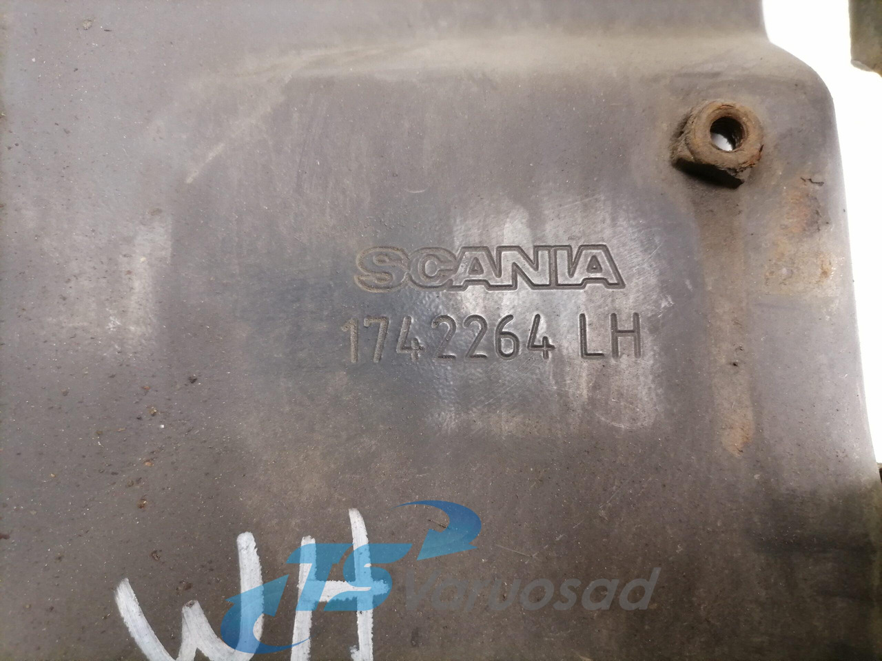 Scania lower grille carrier hinge 1742264 - Rešetka za Tovornjak: slika 3 Scania lower grille carrier hinge 1742264 - Rešetka za Tovornjak: slika 3