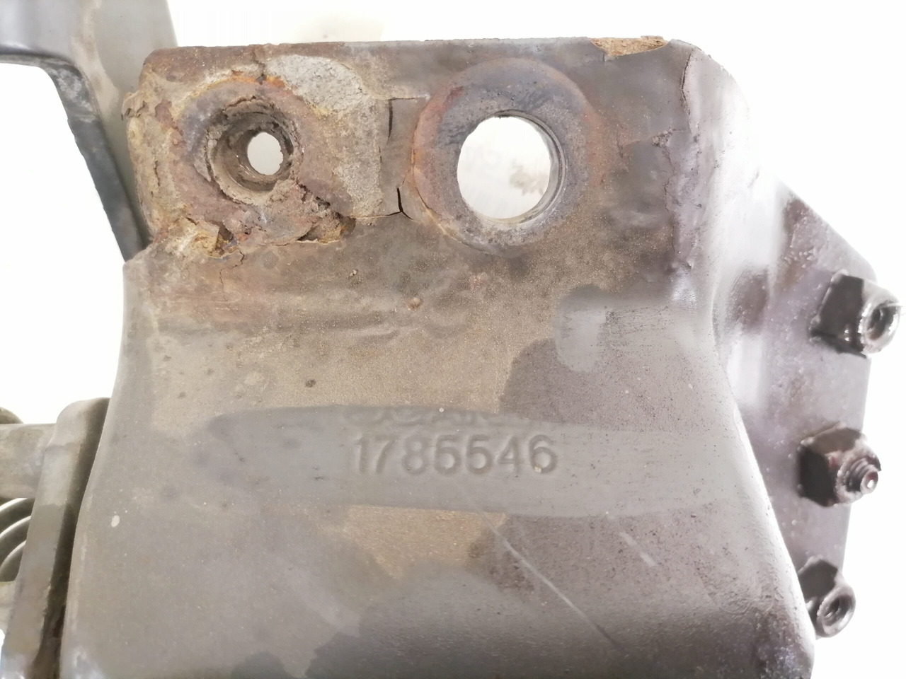 Scania lower grille carrier hinge 1785546 - Rešetka za Tovornjak: slika 3 Scania lower grille carrier hinge 1785546 - Rešetka za Tovornjak: slika 3