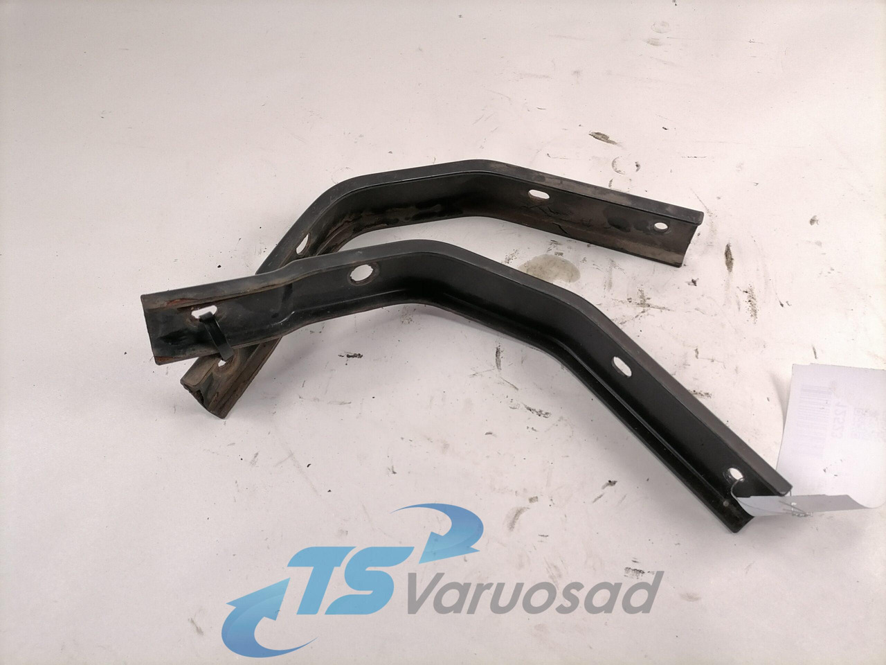 Volvo Kabiini tuulesuunaja kandur 8191568 - Aerodinamika/ Spojler za Tovornjak: slika 1 Volvo Kabiini tuulesuunaja kandur 8191568 - Aerodinamika/ Spojler za Tovornjak: slika 1