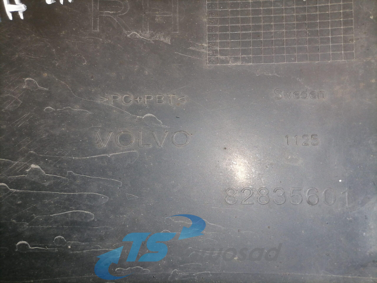 Volvo Plastikdetail 82835601 - Aerodinamika/ Spojler za Tovornjak: slika 3 Volvo Plastikdetail 82835601 - Aerodinamika/ Spojler za Tovornjak: slika 3