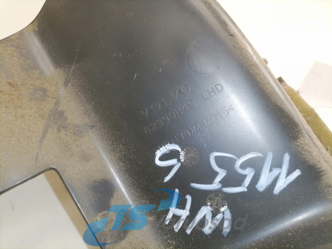 Volvo Salongi plastik 82390849 - Univerzalni rezervni del za Tovornjak: slika 2 Volvo Salongi plastik 82390849 - Univerzalni rezervni del za Tovornjak: slika 2