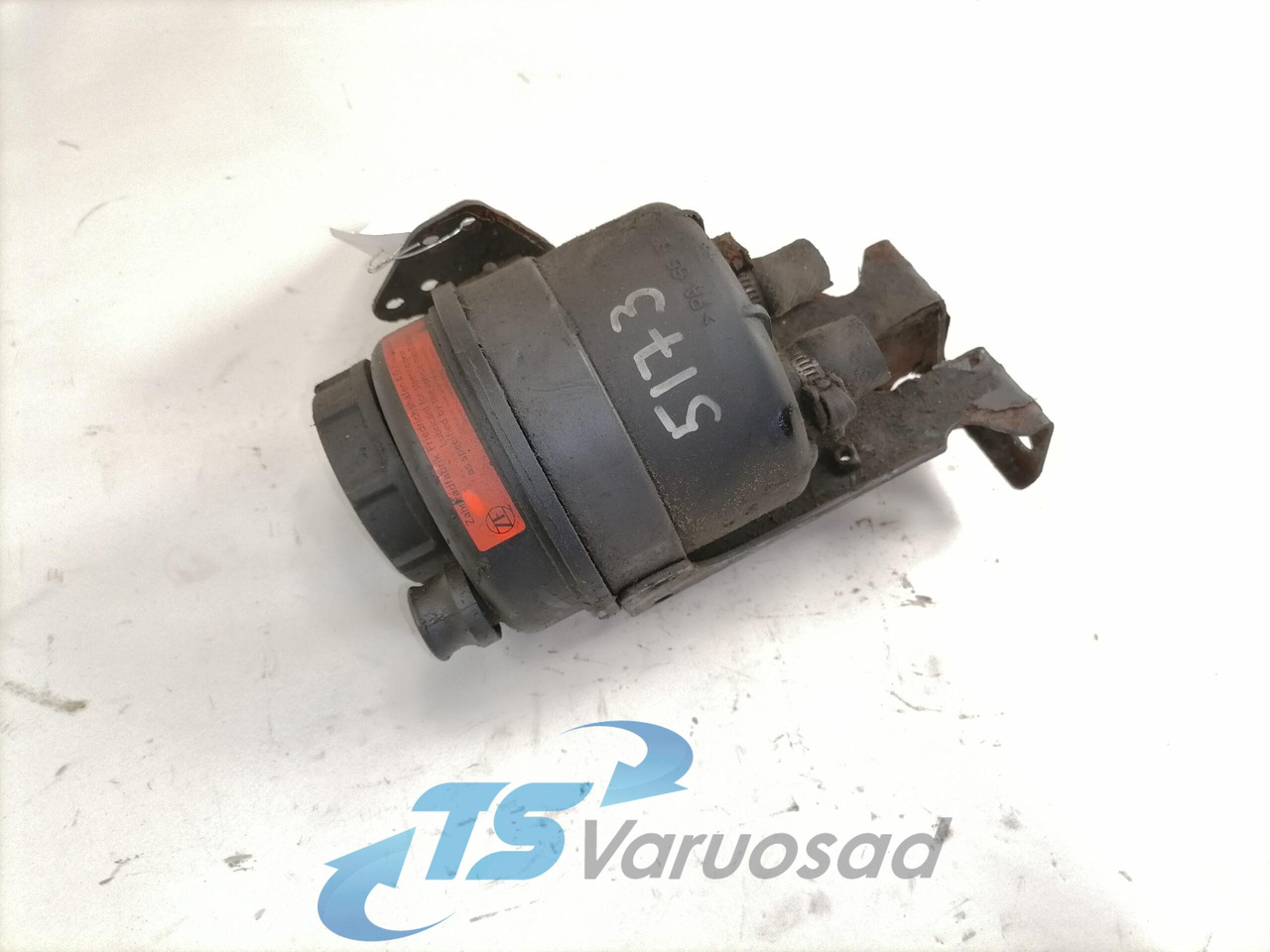 Volvo Steering oil tank+ bracket 1592945 - Cev za servo volan za Tovornjak: slika 1 Volvo Steering oil tank+ bracket 1592945 - Cev za servo volan za Tovornjak: slika 1